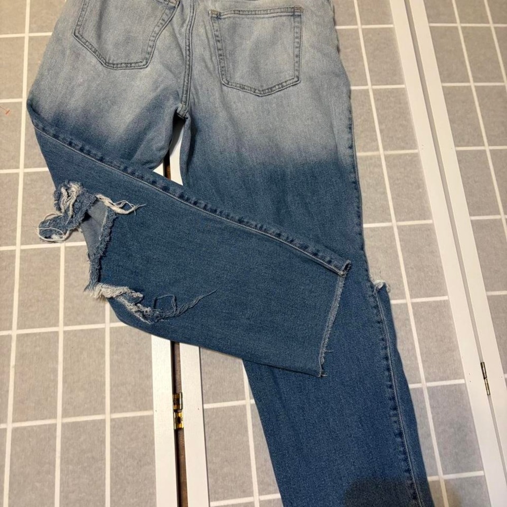 Women's Hollister Y2K Blue and white ombre distressed jeans size 11R - Picture 2 of 8